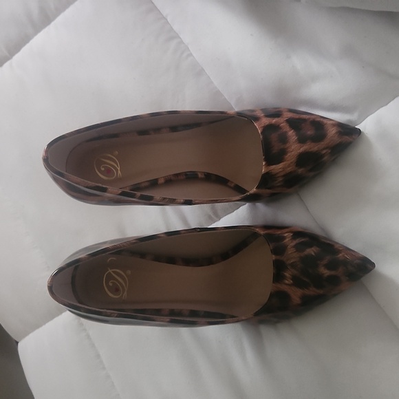 Leopard Print Women's Pumps - Picture 1 of 3